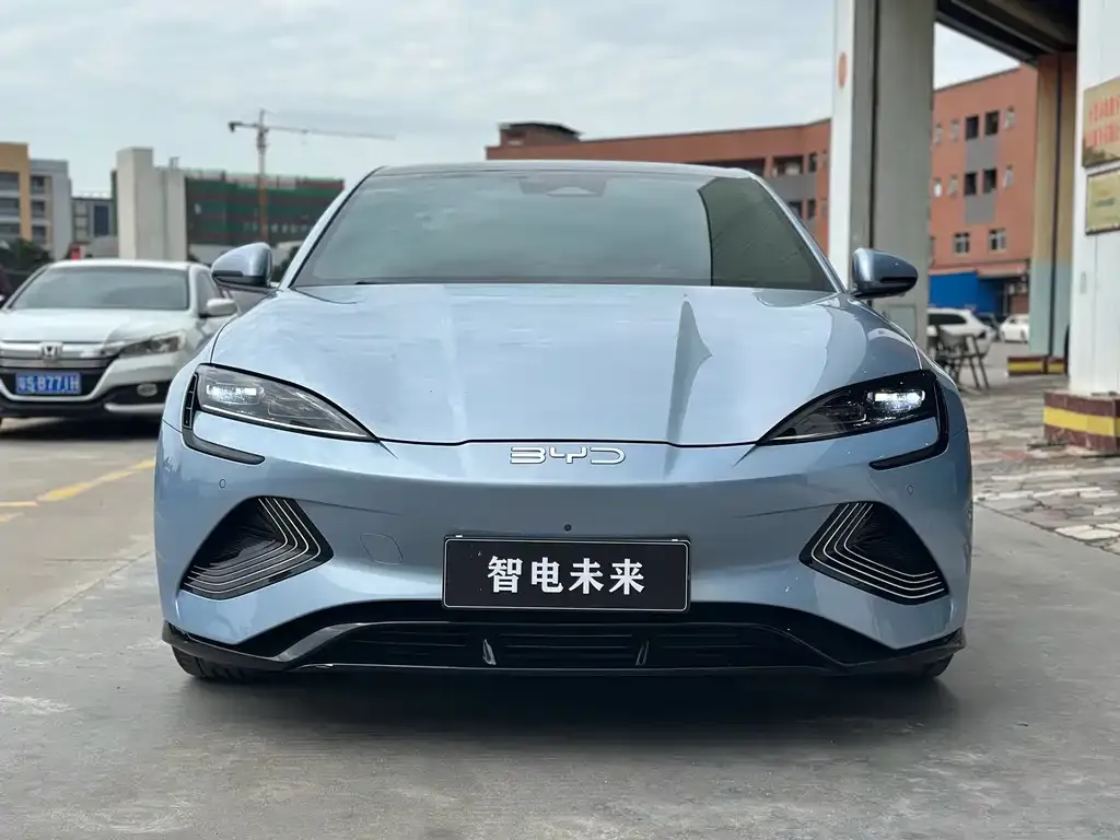 BYD Seal — фото 2