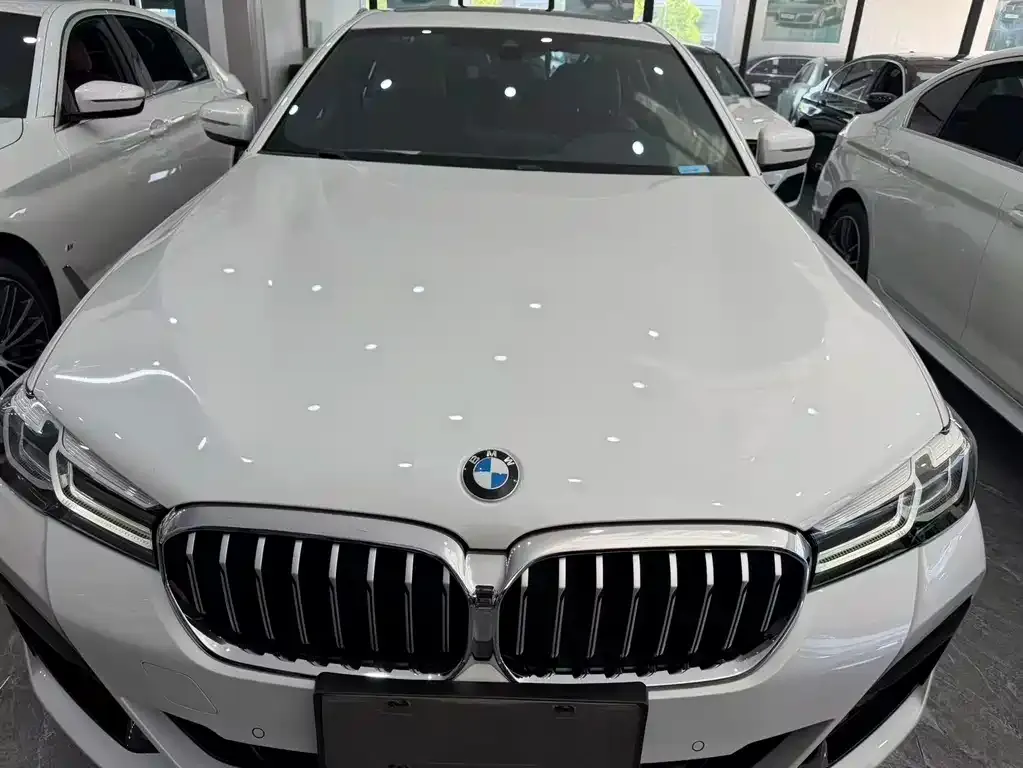 BMW 5 Series — фото 1