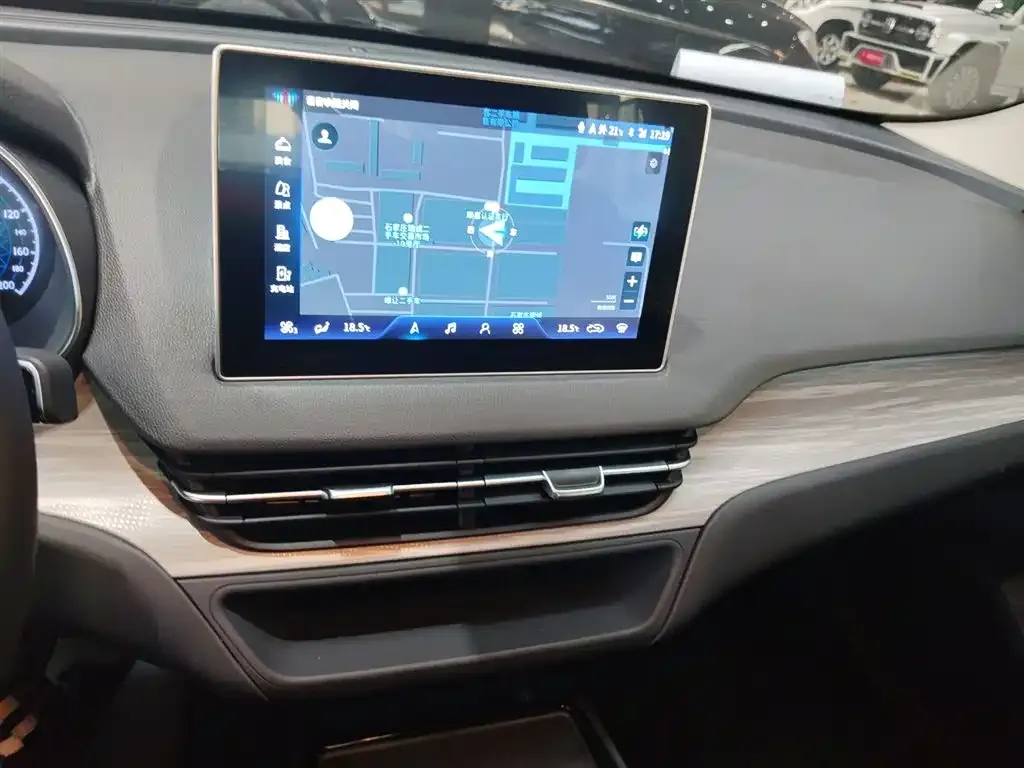 Hongqi E-QM5 — фото 3