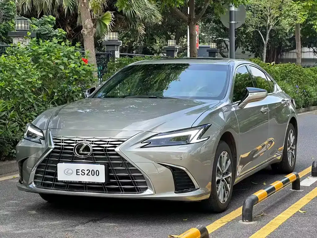 Lexus ES — фото 1