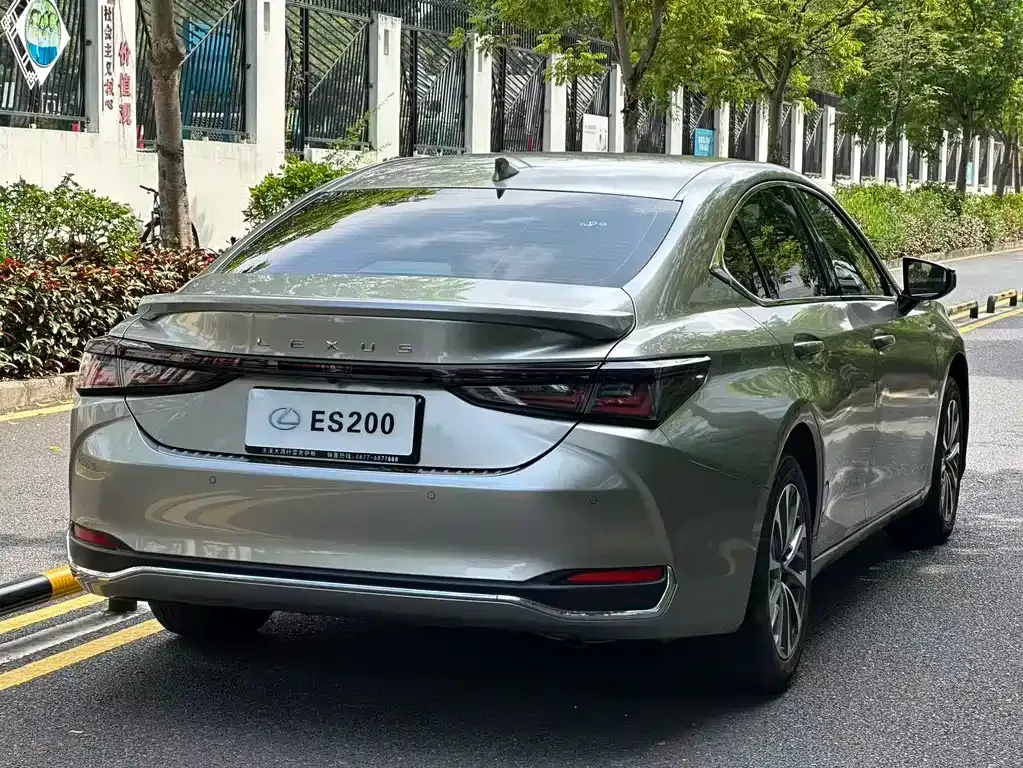 Lexus ES — фото 8