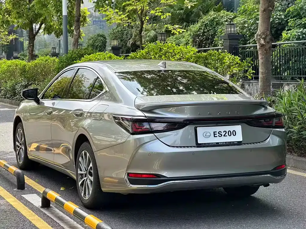 Lexus ES — фото 9