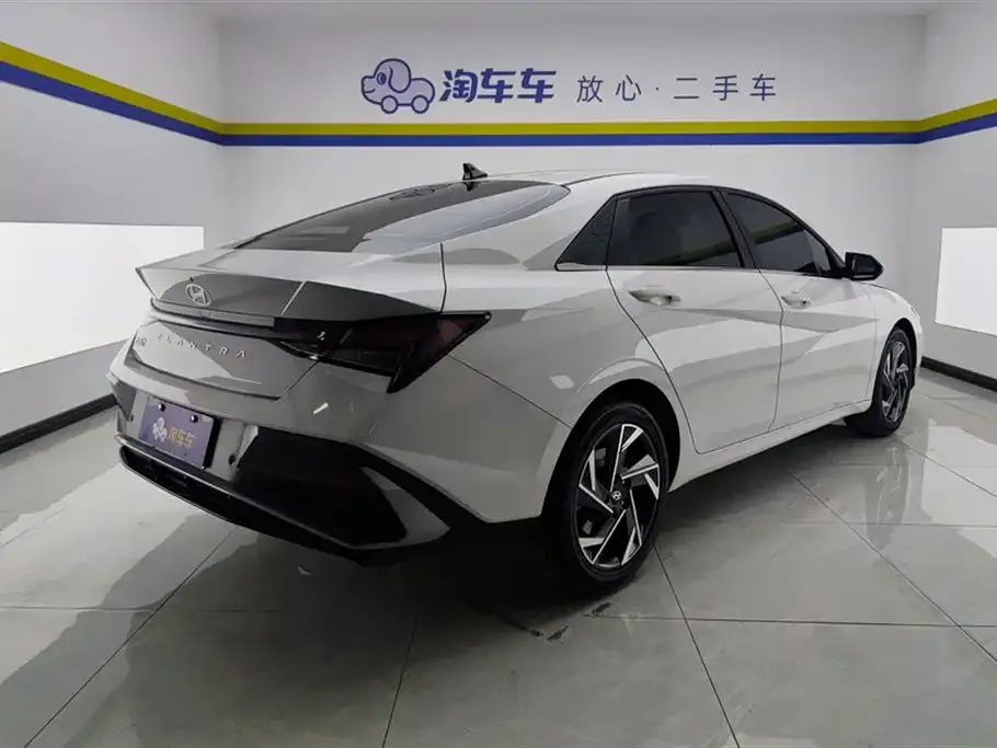 Hyundai Elantra — фото 9