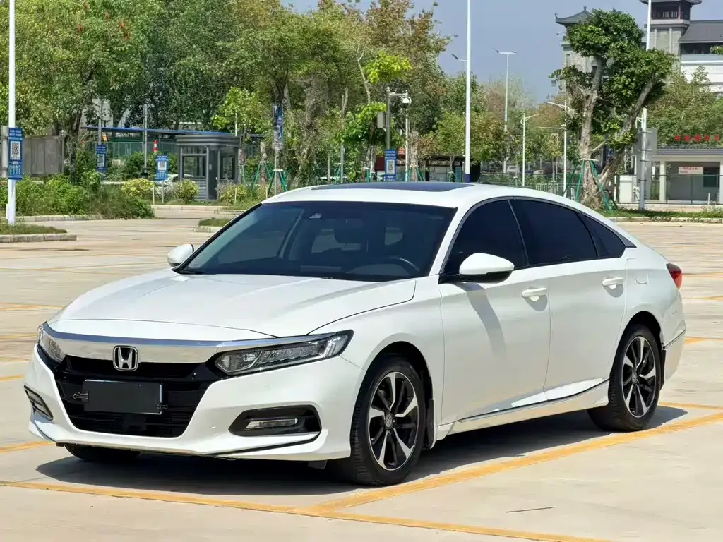Honda Accord — фото 1