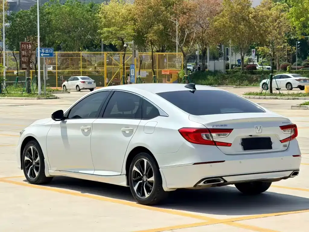 Honda Accord — фото 3