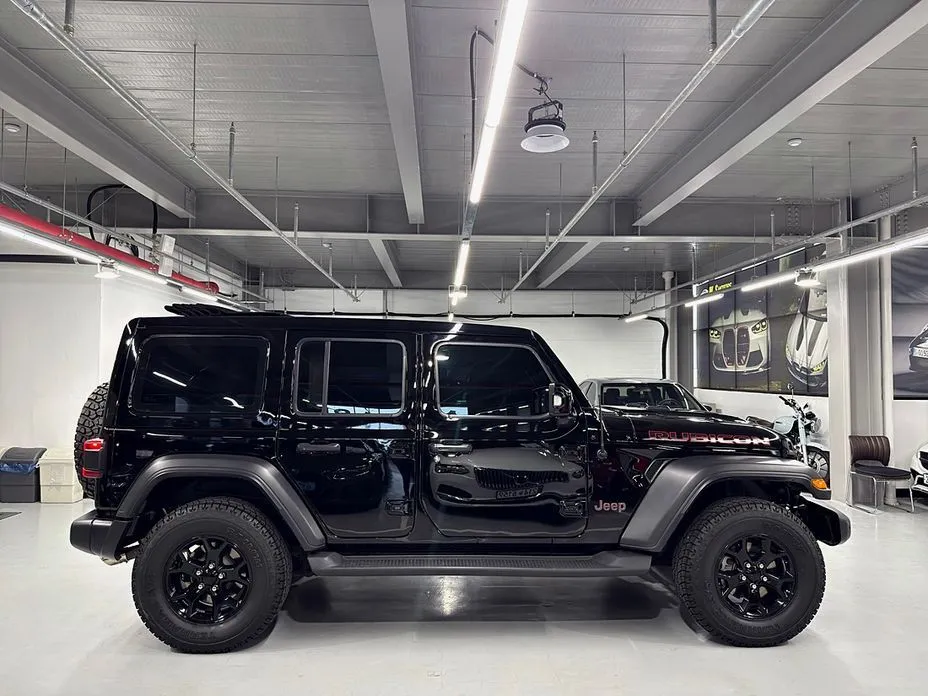 Jeep Wrangler — фото 7