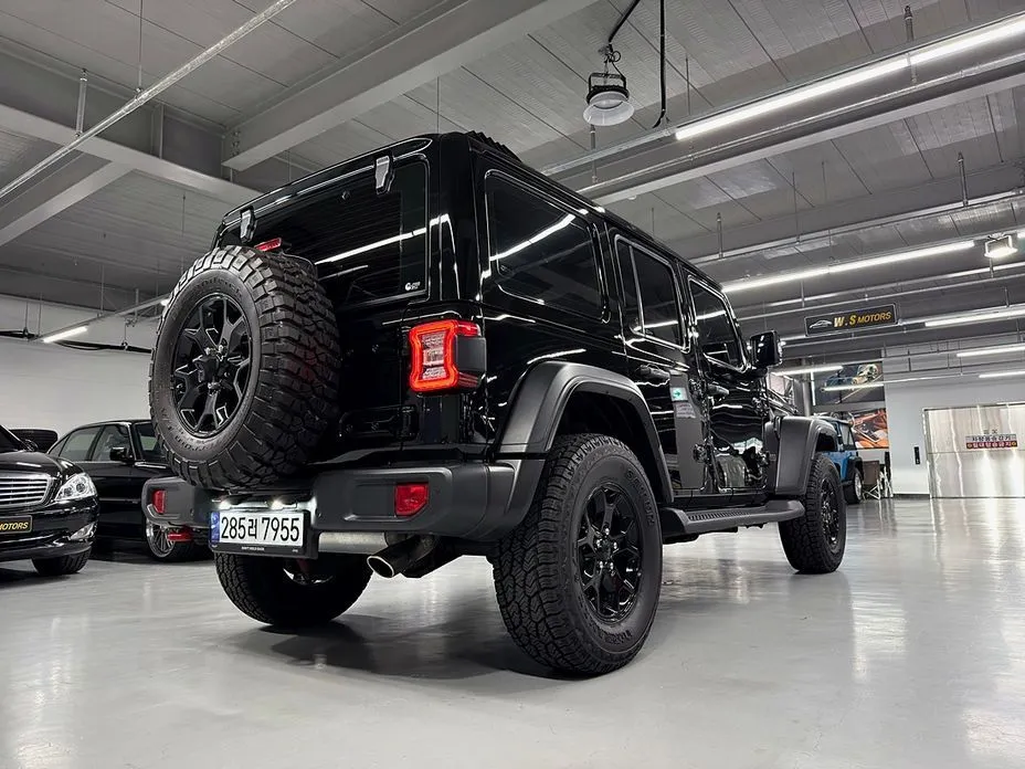 Jeep Wrangler — фото 9