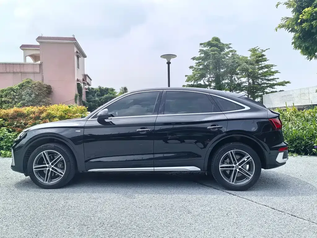 Audi Q5L Sportback — фото 5