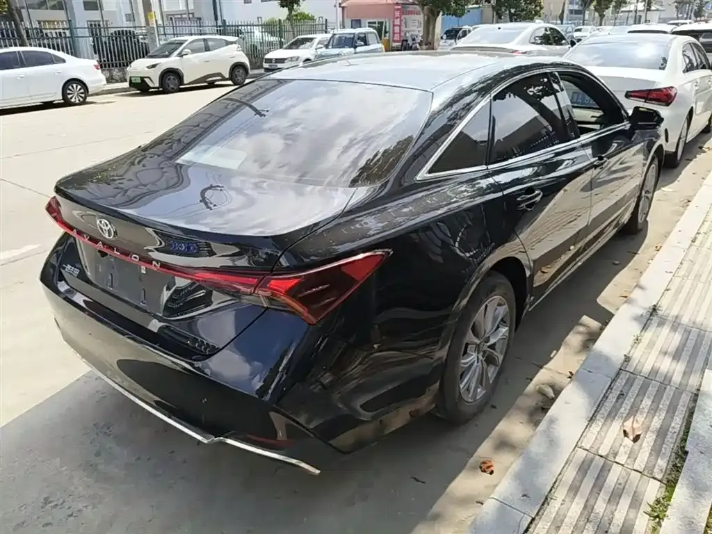 Toyota Avalon — фото 3