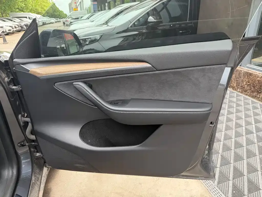 Tesla Model Y 2023 из CN, фото 10