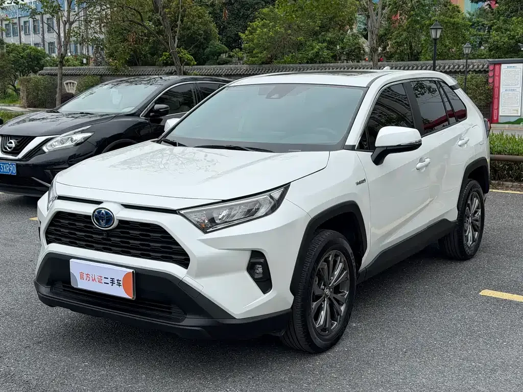 Toyota RAV4 2023 из CN, фото 1