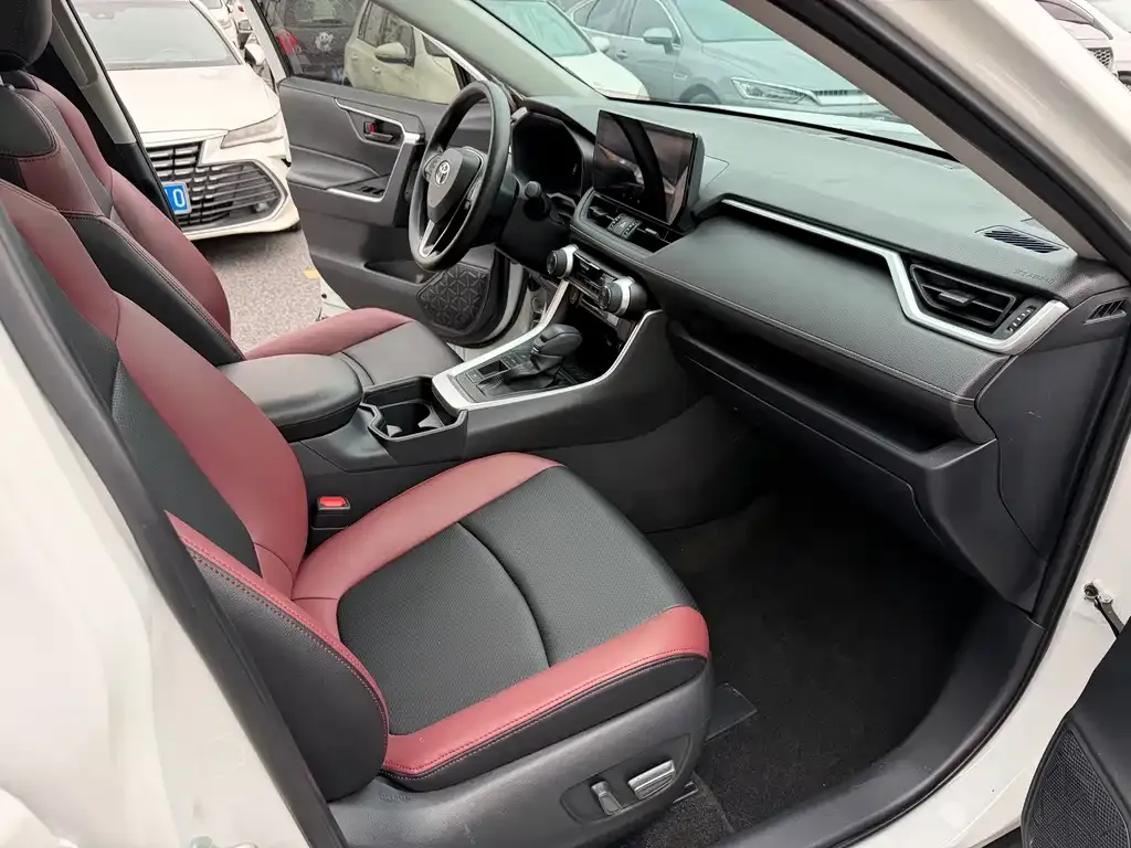 Toyota RAV4 2023 из CN, фото 5