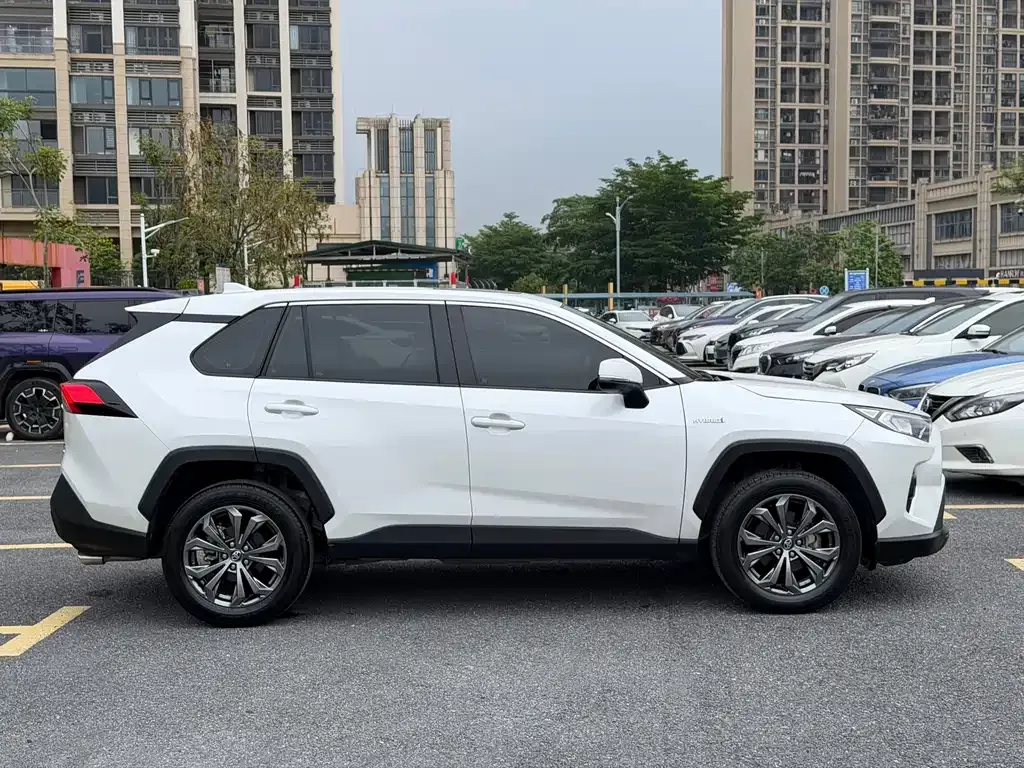 Toyota RAV4 2023 из CN, фото 9