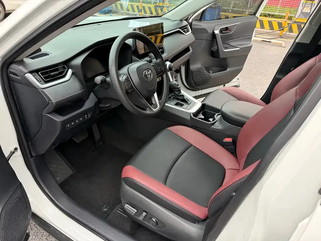 Toyota RAV4 2023 из CN, фото 4