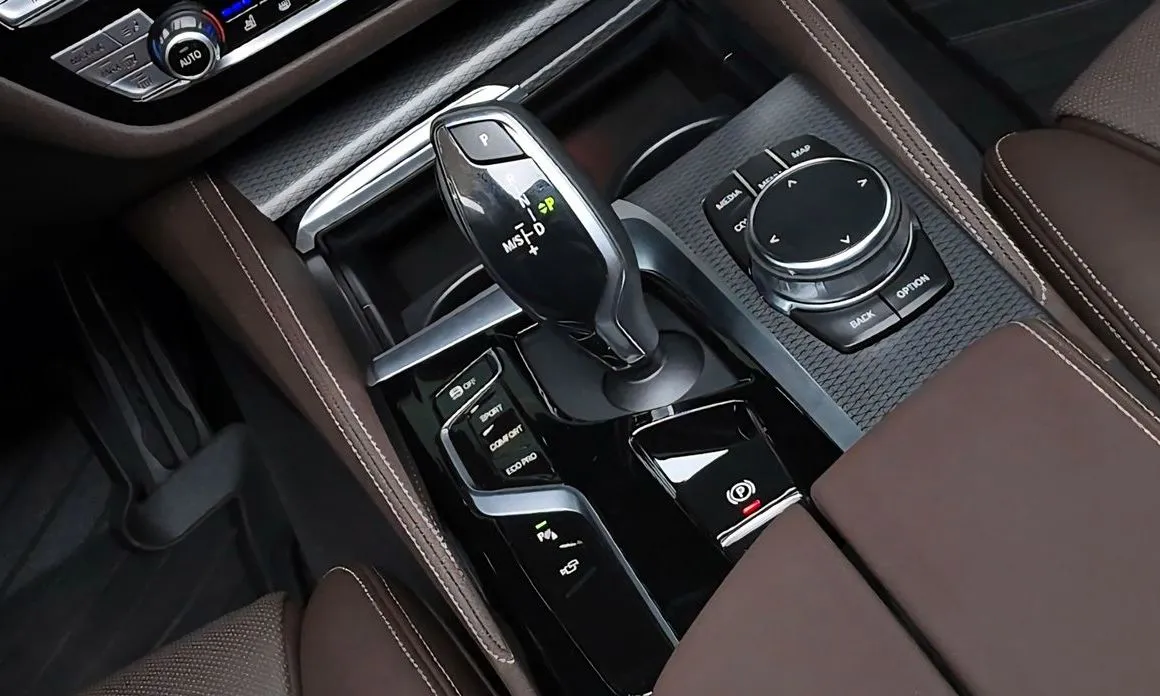 BMW 5-Series — фото 10
