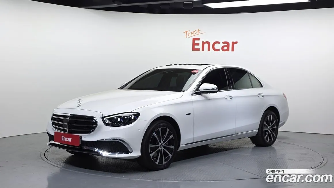 Mercedes-Benz E-Class — фото 1