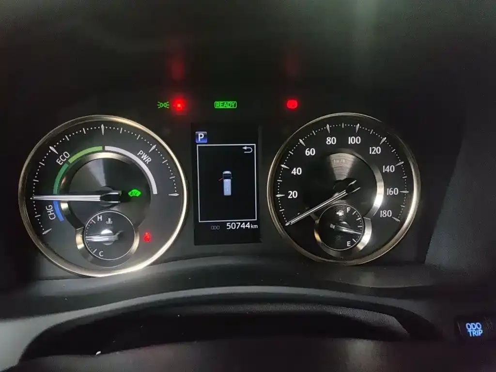 Toyota Alphard — фото 9