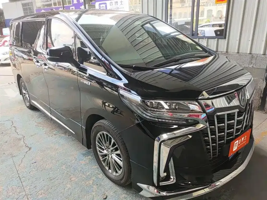 Toyota Alphard — фото 5