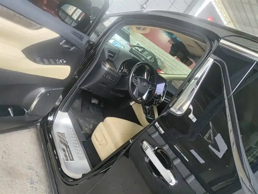 Toyota Alphard — фото 6