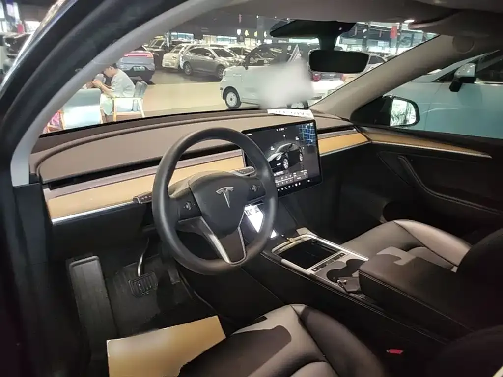 Tesla Model Y — фото 6