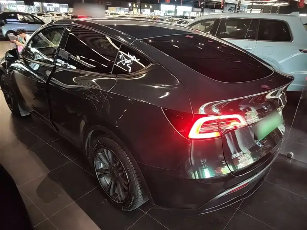 Tesla Model Y — фото 7