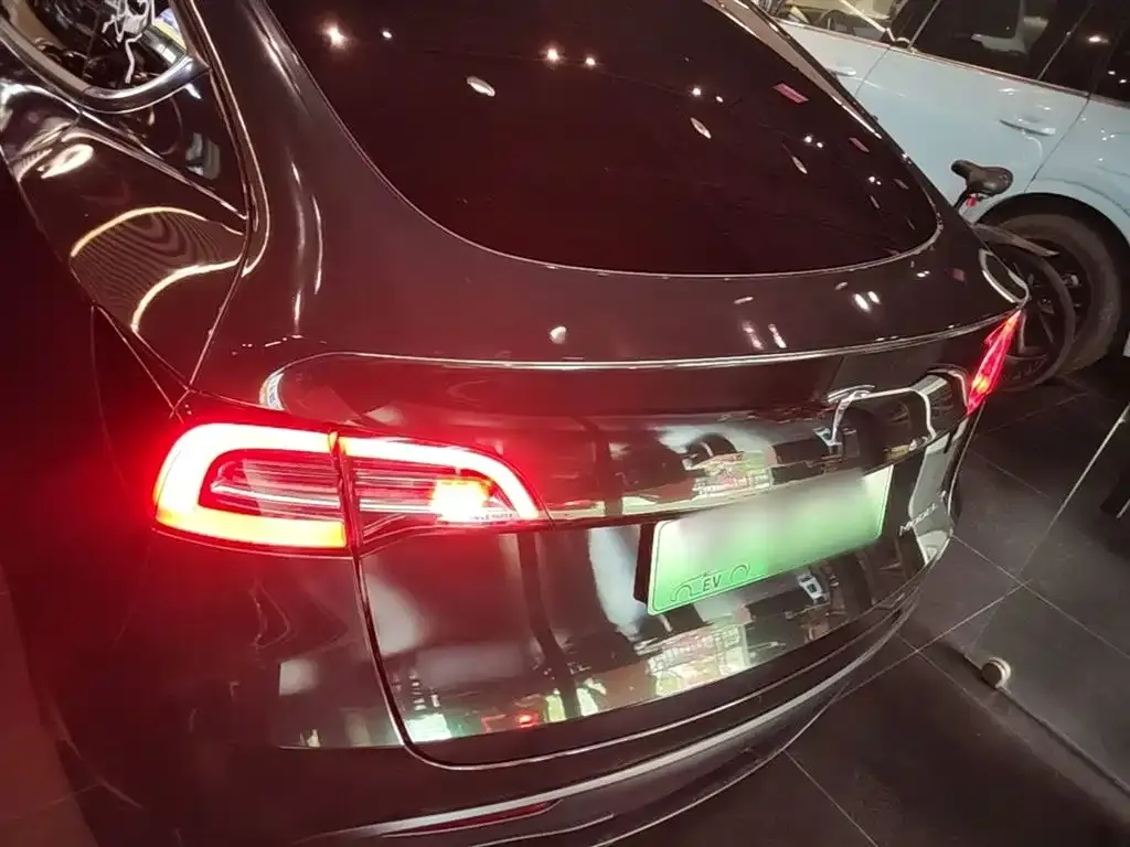 Tesla Model Y — фото 10