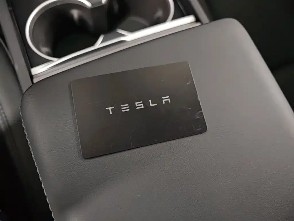 Tesla Model 3 — фото 2