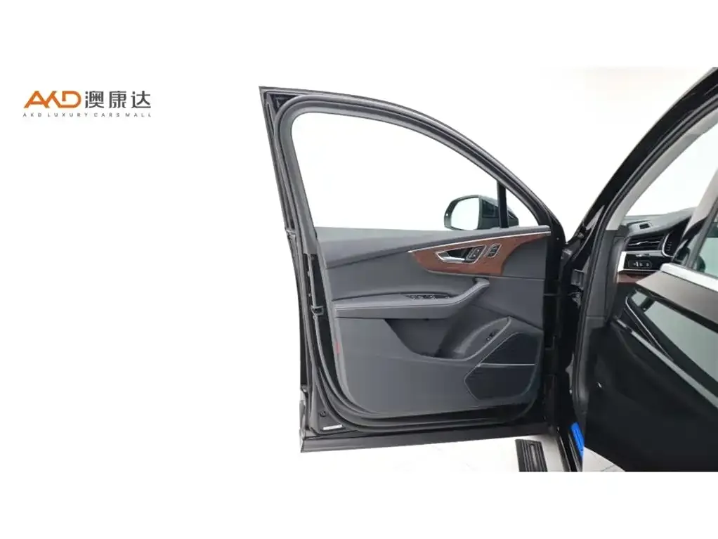 Audi Q7 2025 из CN, фото 2