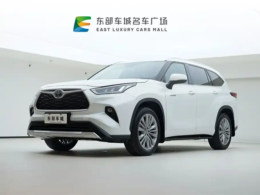 Toyota Highlander — фото 1