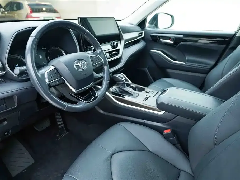 Toyota Highlander — фото 10