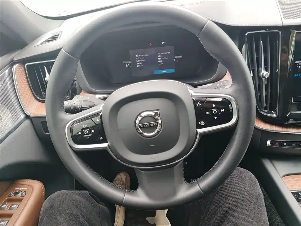 Volvo XC60 PHEV 2024 из CN, фото 6