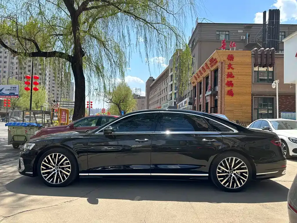 Audi A8 — фото 10