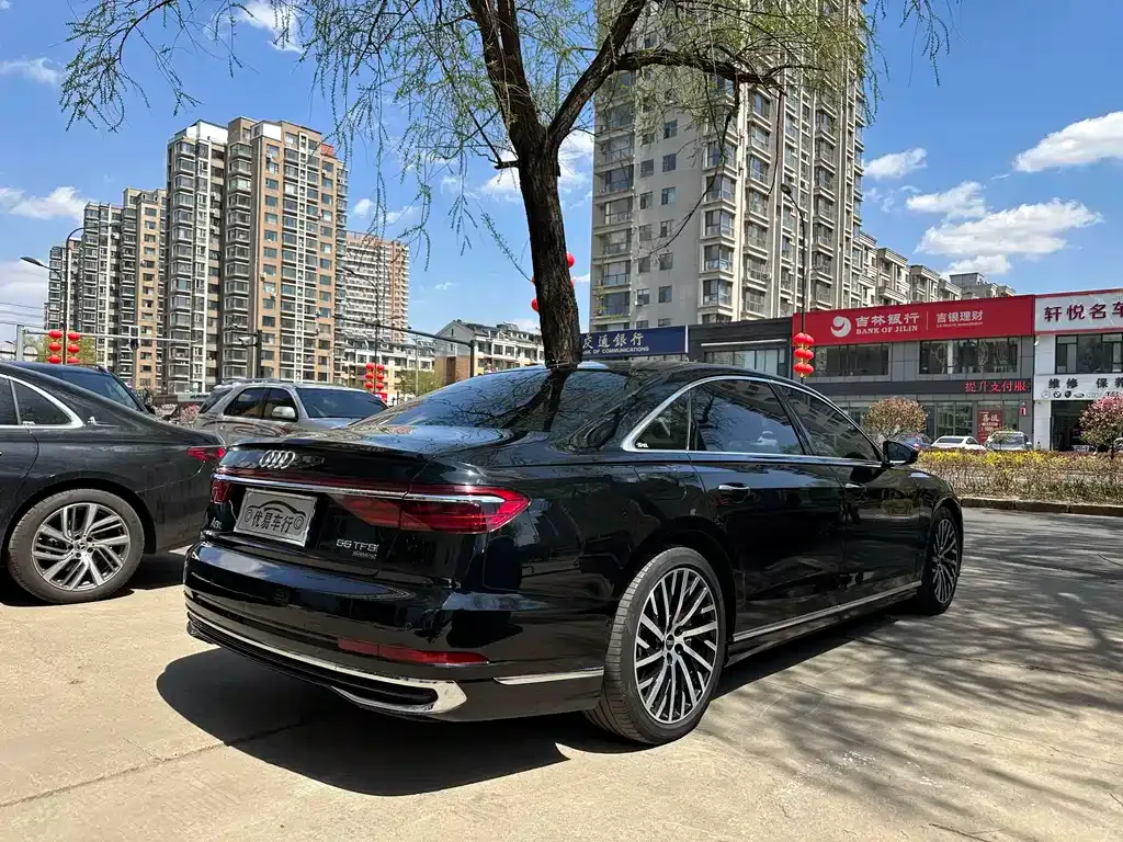 Audi A8 — фото 9