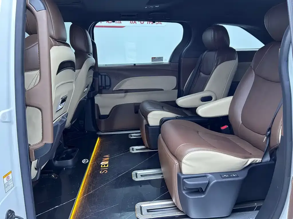 Toyota Sienna 2022 из CN, фото 3