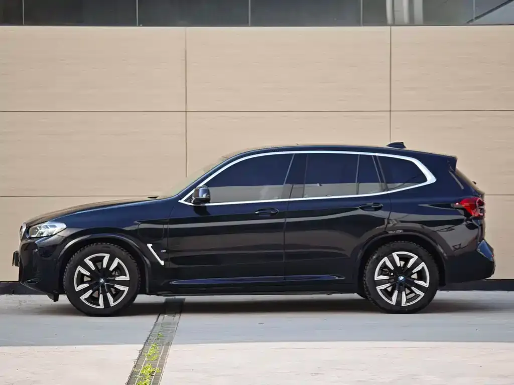 BMW iX3 2024 из CN, фото 2