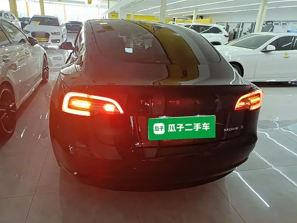 Tesla Model 3 — фото 5