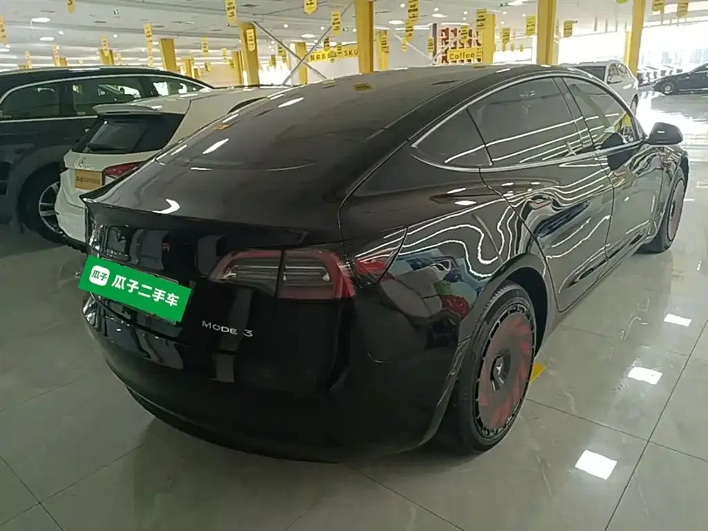 Tesla Model 3 — фото 2