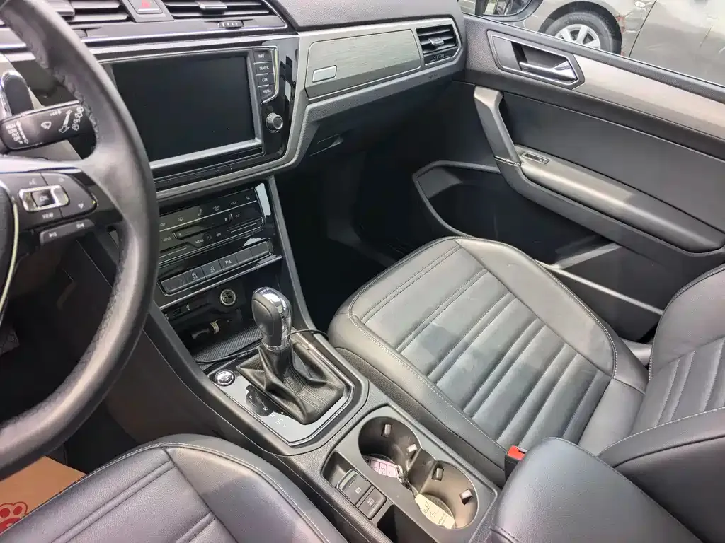 Volkswagen Touran 2021 из CN, фото 4