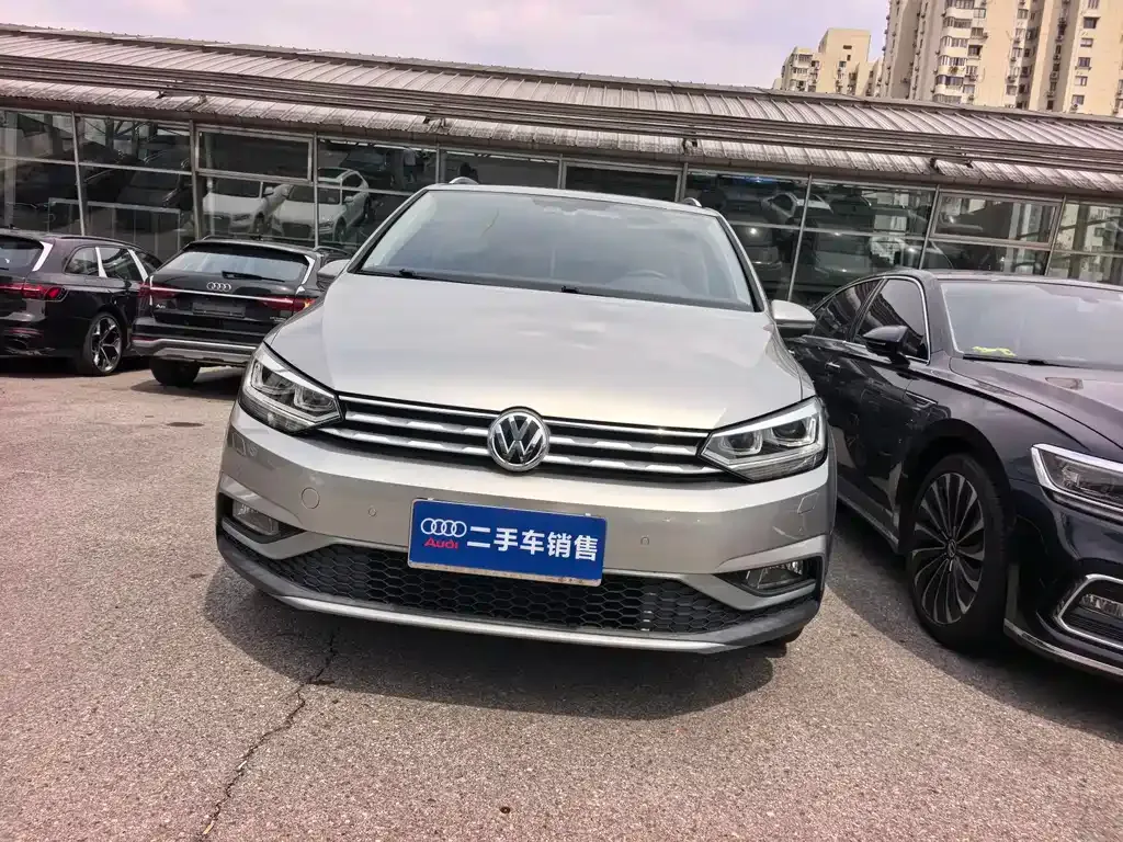 Volkswagen Touran 2021 из CN, фото 10