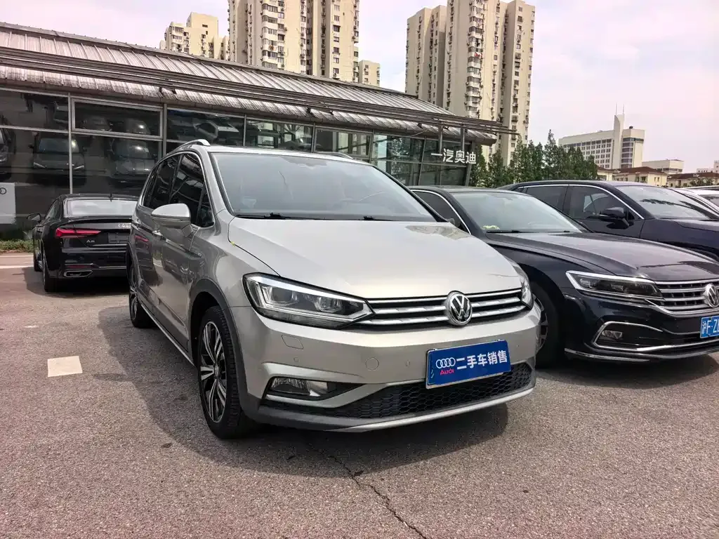 Volkswagen Touran 2021 из CN, фото 7