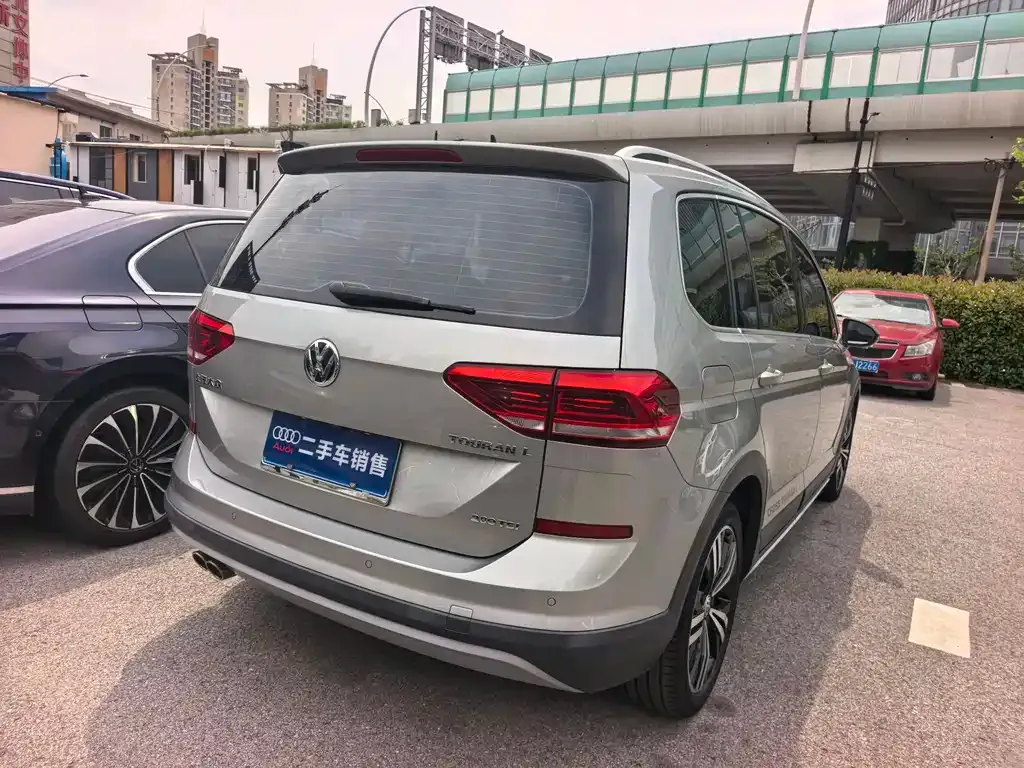 Volkswagen Touran 2021 из CN, фото 3