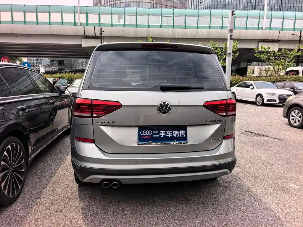 Volkswagen Touran 2021 из CN, фото 6
