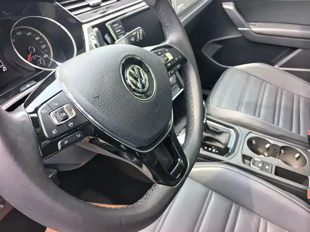 Volkswagen Touran 2021 из CN, фото 9