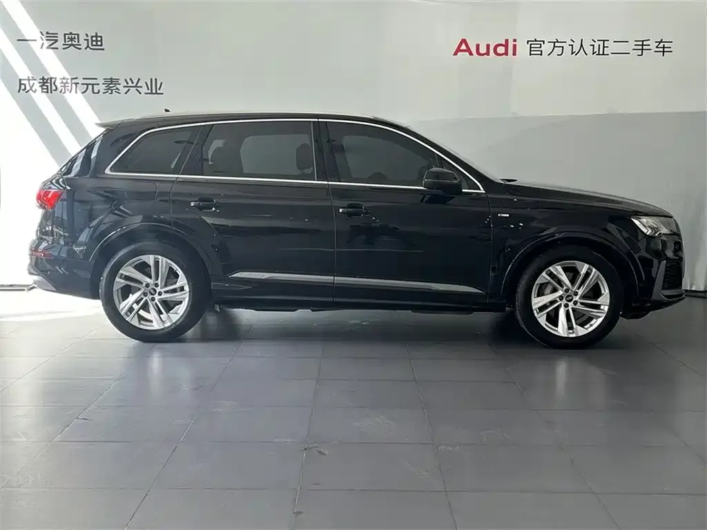 Audi Q7 2021 из CN, фото 2