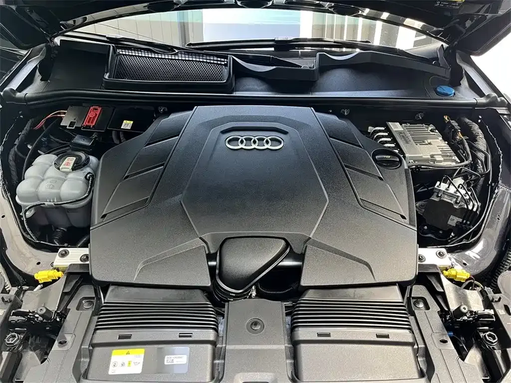Audi Q7 2021 из CN, фото 9