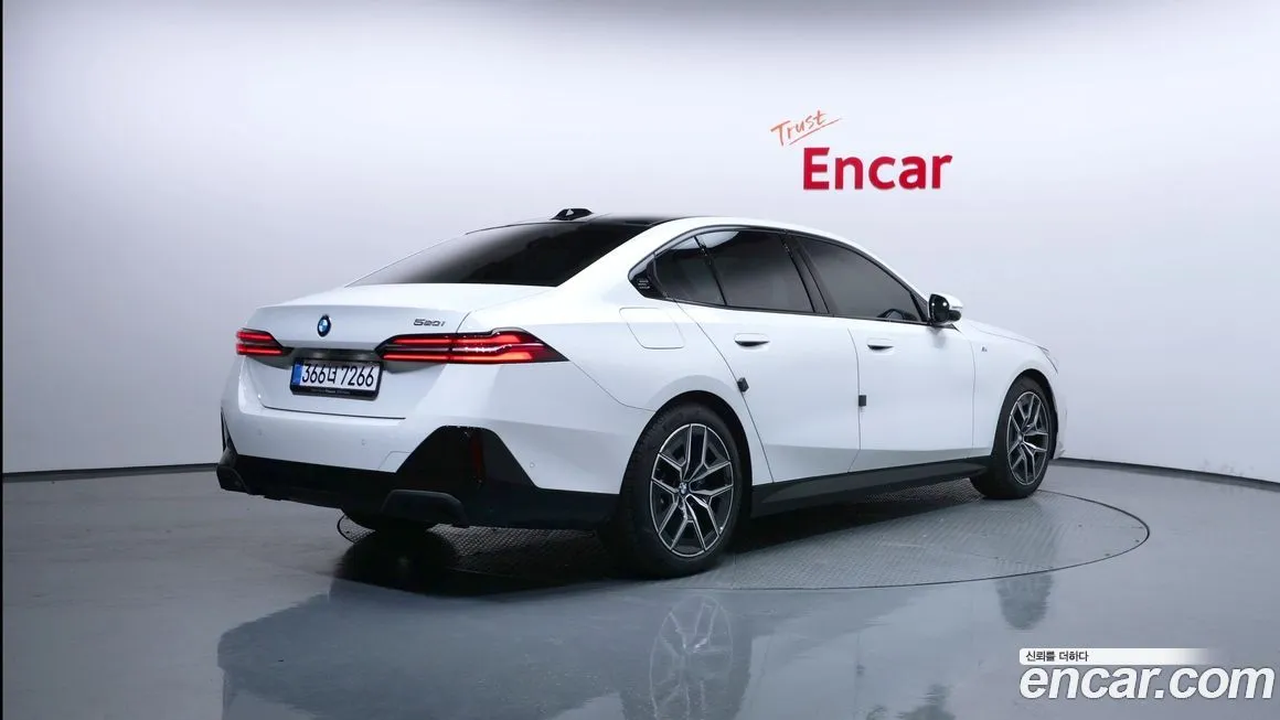 BMW 5-Series — фото 5