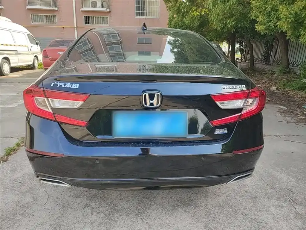 Honda Accord — фото 10