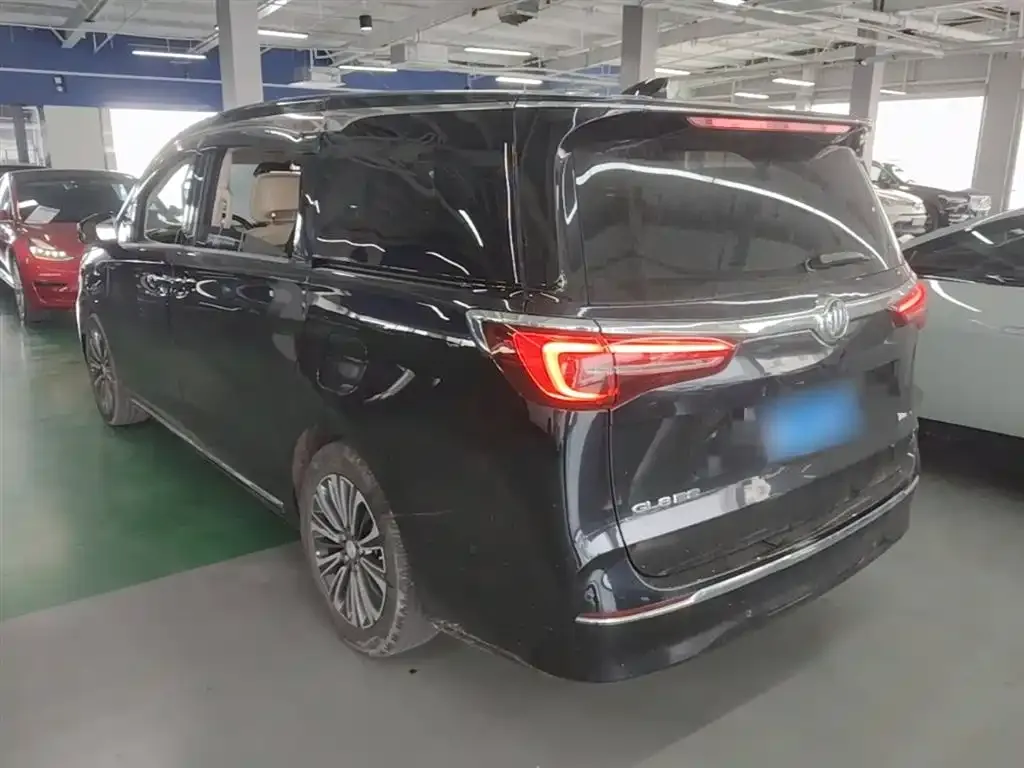 Buick GL8 2023 из CN, фото 3