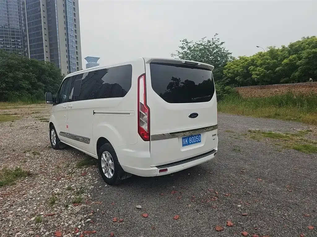 Ford Tourneo — фото 10