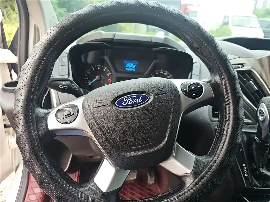 Ford Tourneo — фото 3